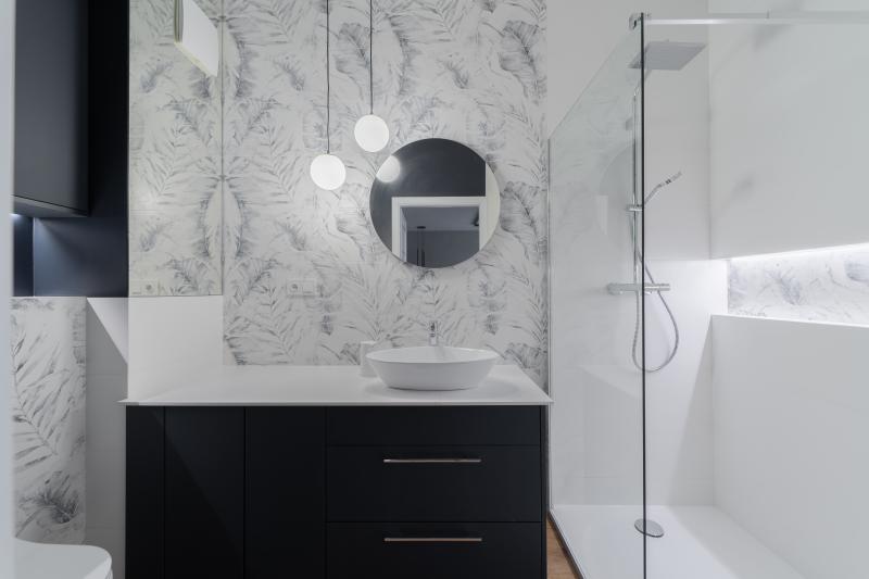 Comment créer une salle de bains fonctionnelle et élégante ?